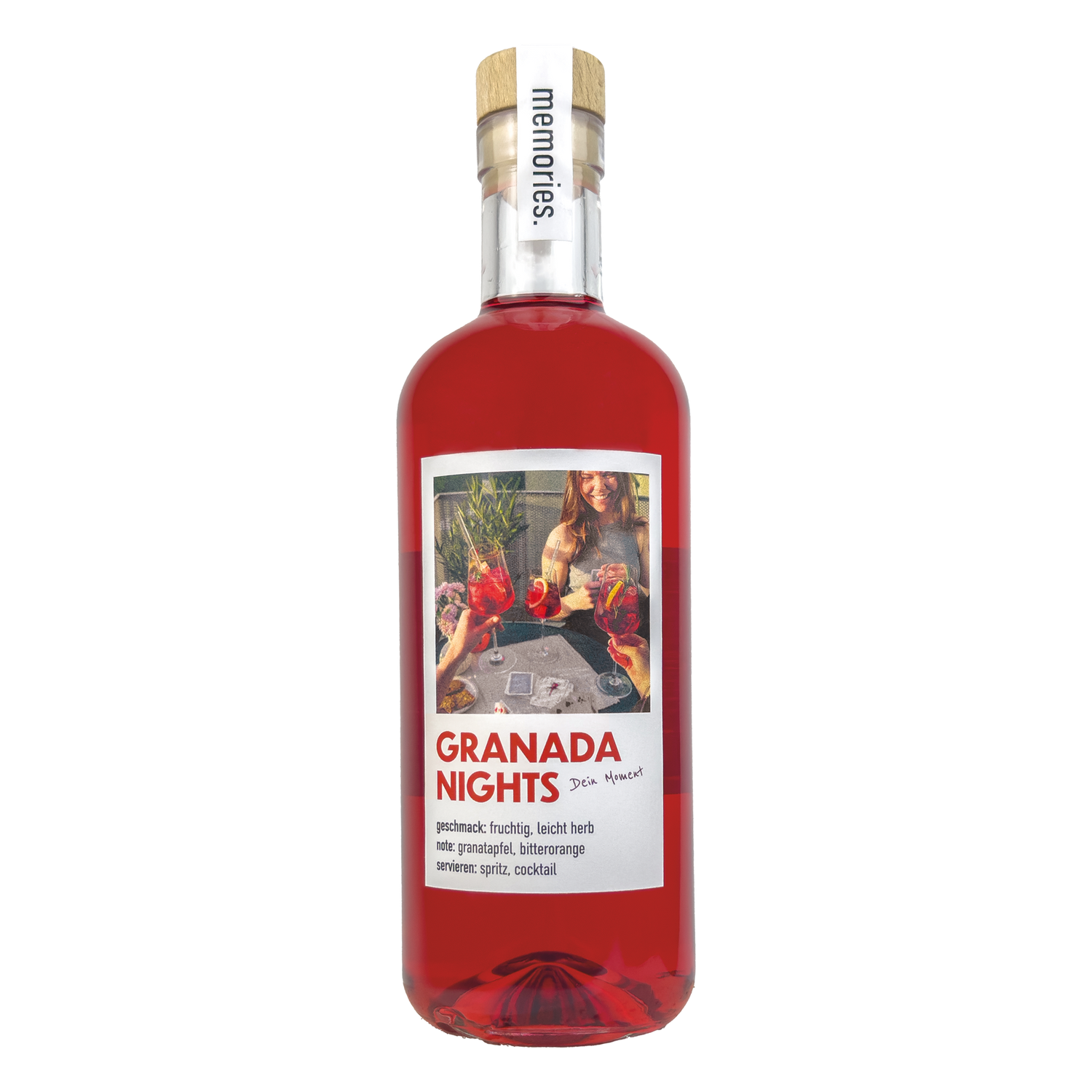 Eine Flasche GRANADA NIGHTS Bitter-Likör, freigestellt auf transparentem Hintergrund