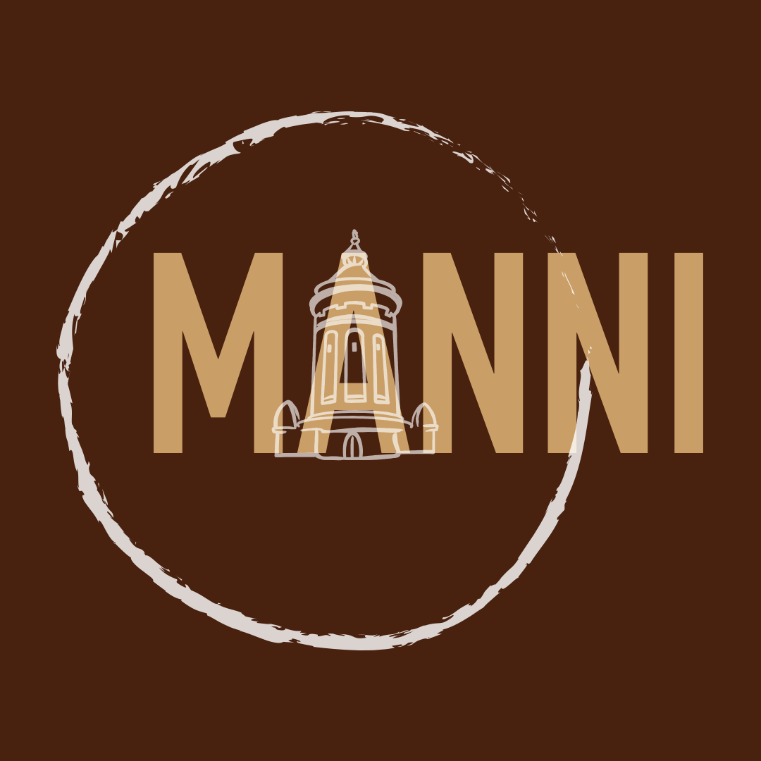 MANNI Logo mit stilisiertem Schriftzug, Wasserturm auf dem A und Halbkreis als Mannemer Dreck, brauner Hintergrund