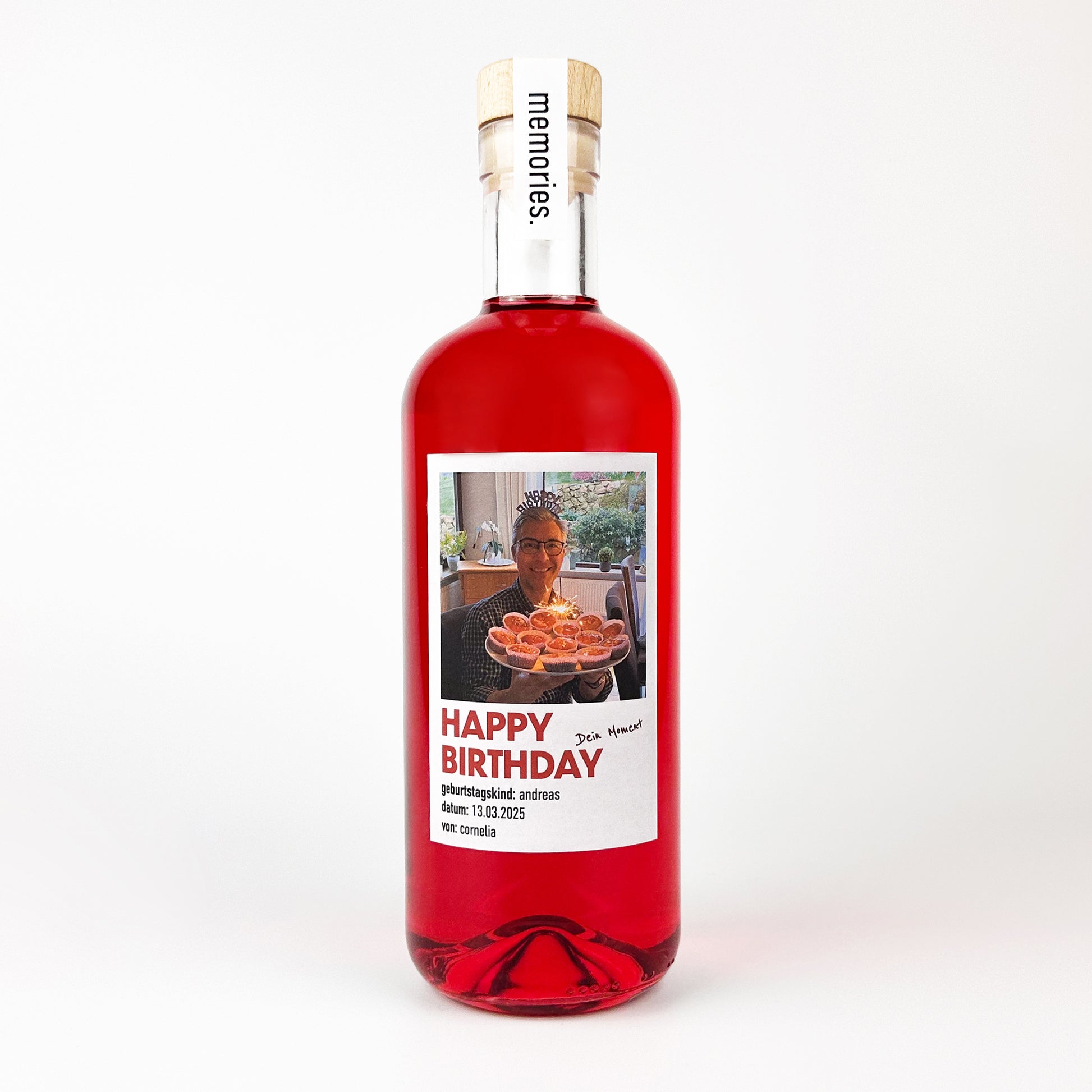 Eine Flasche des Granada Nights mit personalisiertem Etikett zum Geburtstag