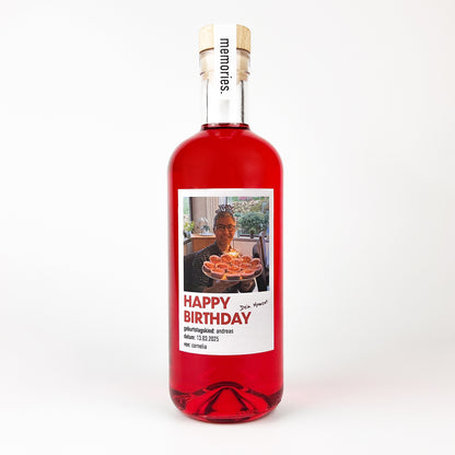 Eine Flasche des Granada Nights mit personalisiertem Etikett zum Geburtstag