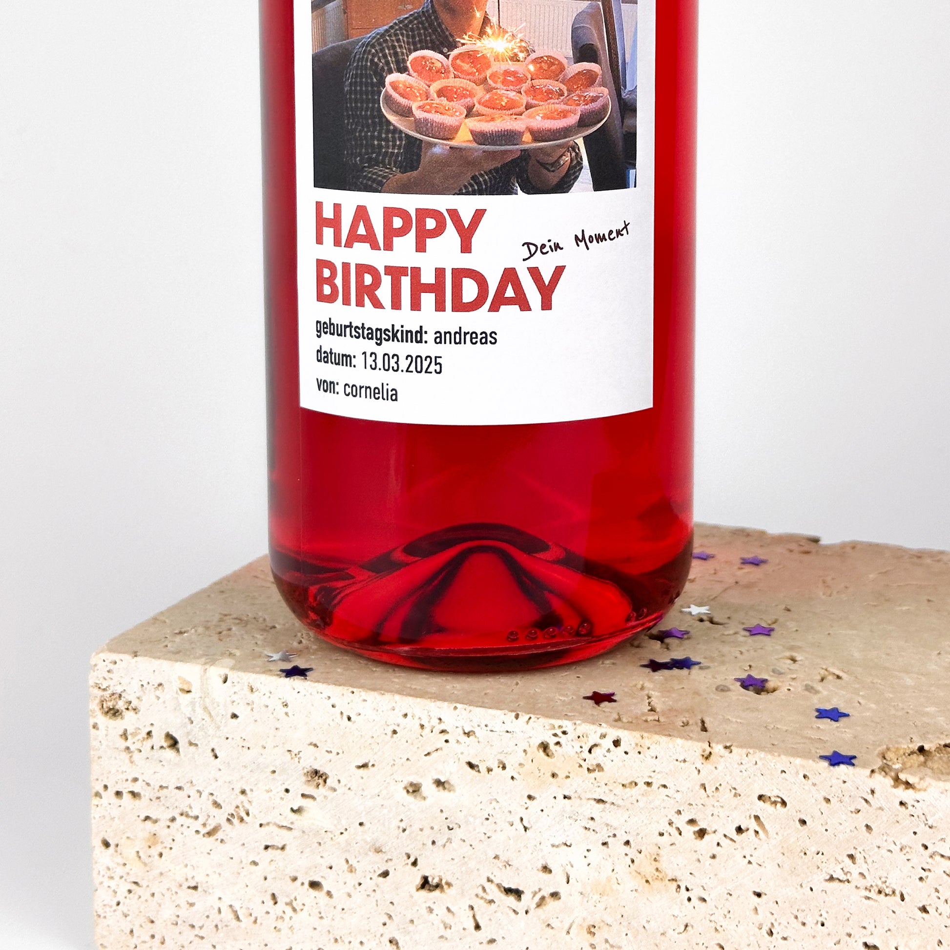 Personalisiertes Etikett zur Hochzeit, mit Geburtstagsperson auf dem Bild